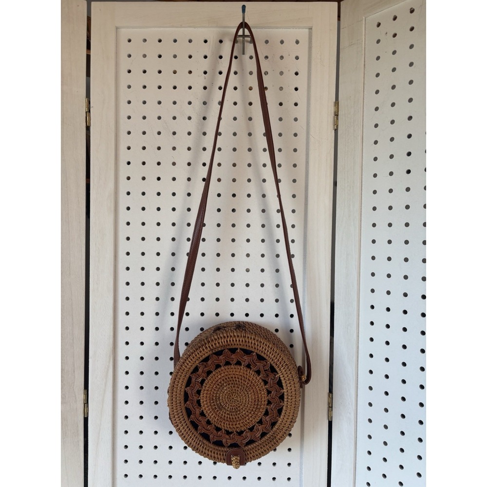 Round Rattan Wicker Woven Purse Faux Leather Strap Lined Snap Boho Beachy